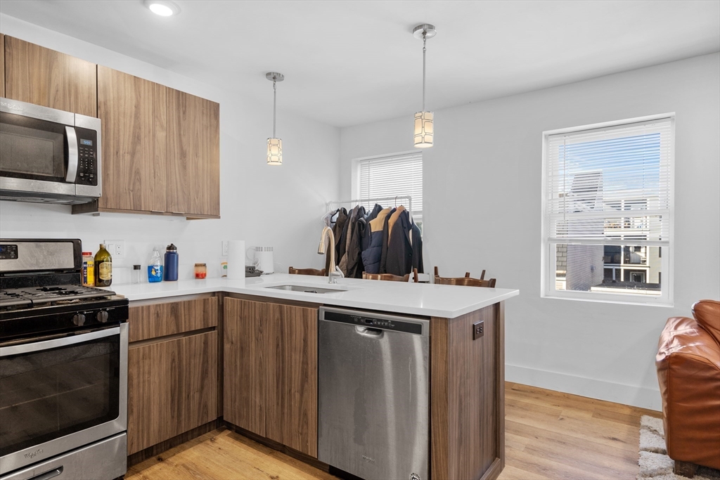 211 West 9th Street Boston, MA 02127 - Photo 16 of 26