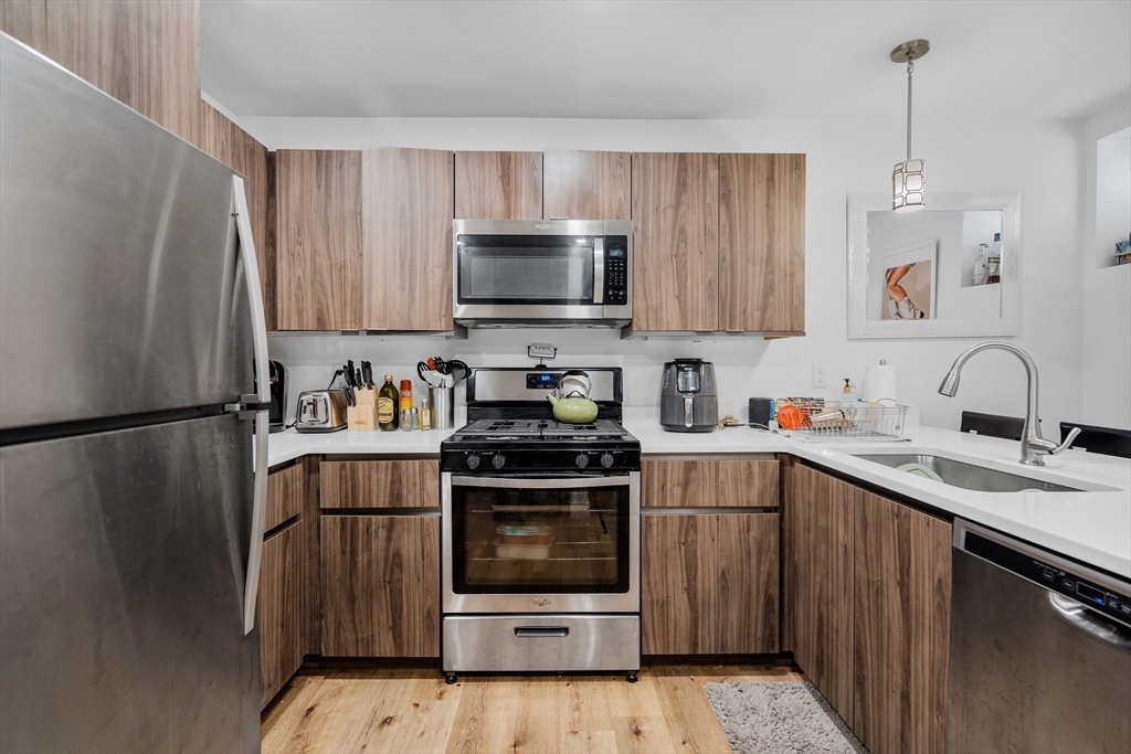 211 West 9th Street Boston, MA 02127 - Photo 8 of 26