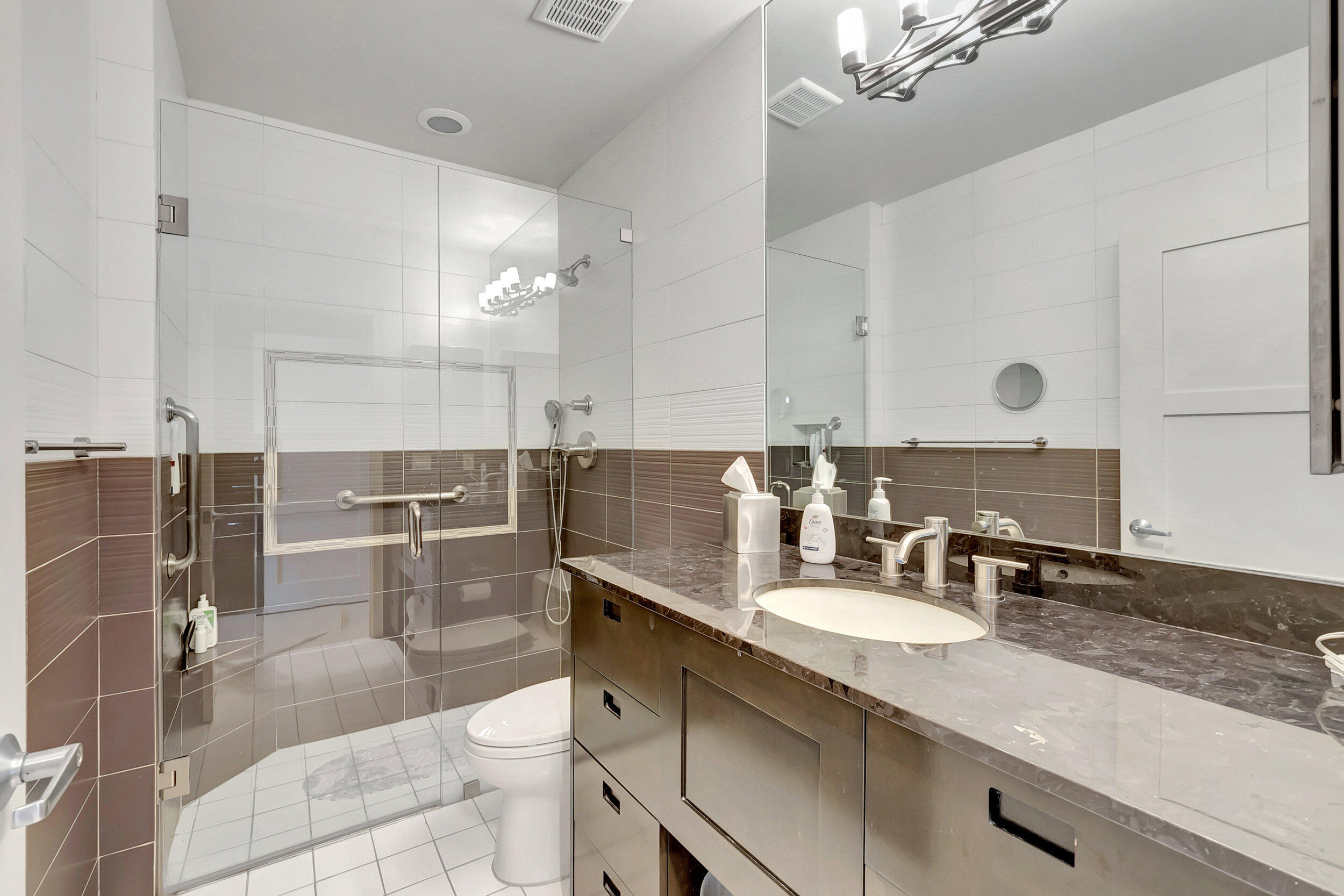 7575 Imperial Drive, Unit 802 Boca Raton, FL 33433 - Photo 36 of 43 2nd bathroom