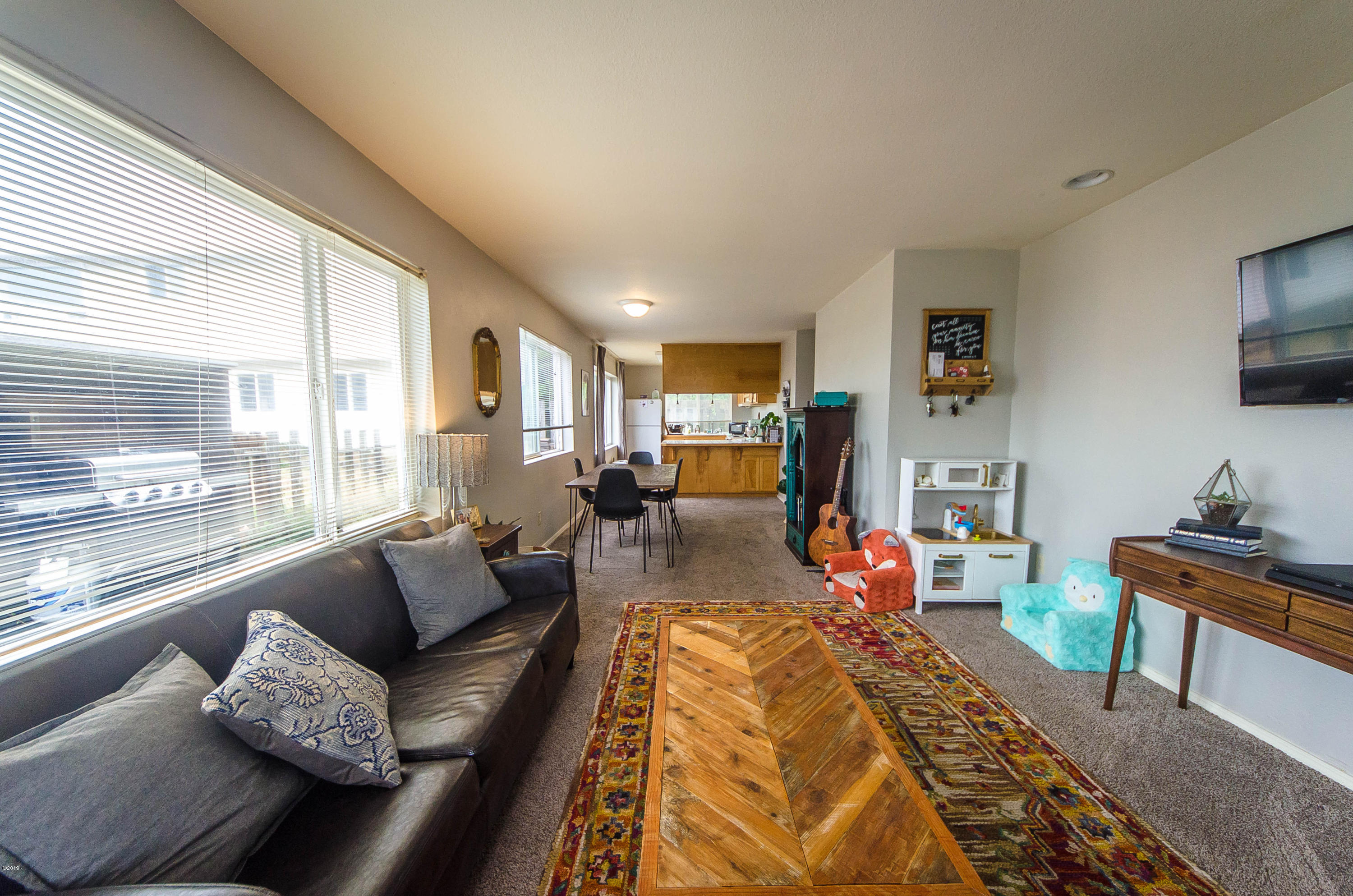 568 Southwest 5th Street Newport, OR 97365 - Photo 14 of 20 2 Unit 1 Living Room.2