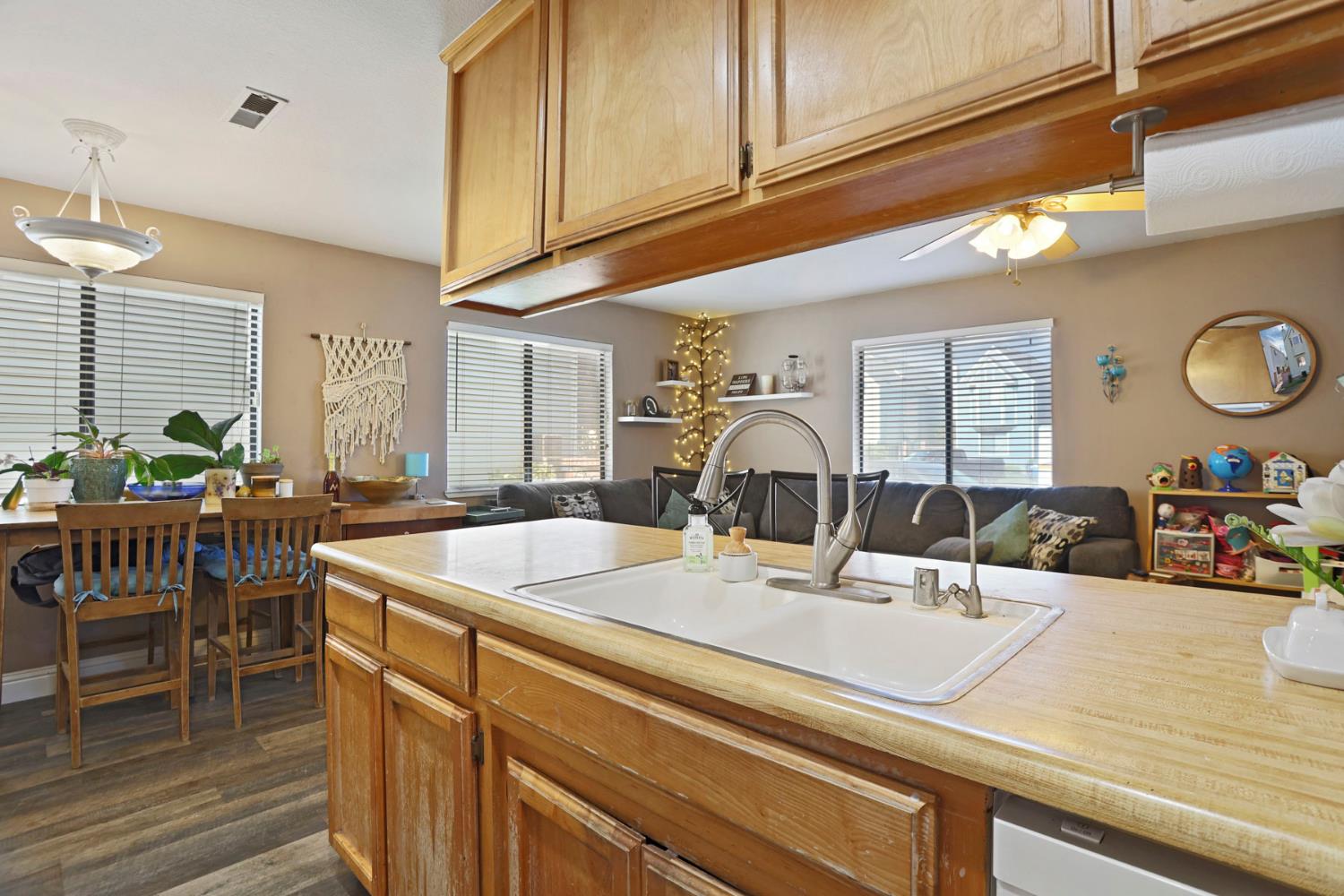 426 Benjamin Place Manteca, CA 95337 - Photo 4 of 22