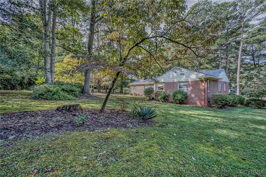 1300 Giltspur Road Henrico, VA 23238 - Photo 6 of 37 View of yard