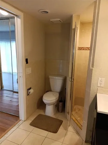 a bathroom with a toilet and a shower