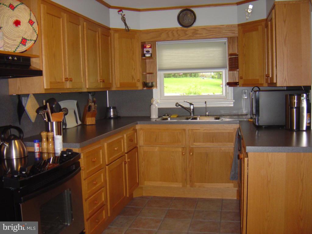845 Hillaire Road Lancaster, PA 17601 - Photo 5 of 36 Gallery Image 5