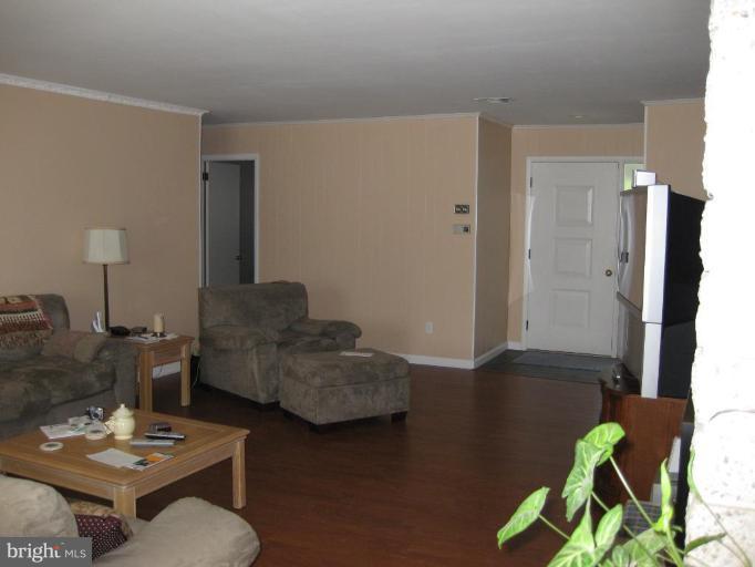 16326 Shinham Road Hagerstown, MD 21740 - Photo 14 of 18 Living Room #2