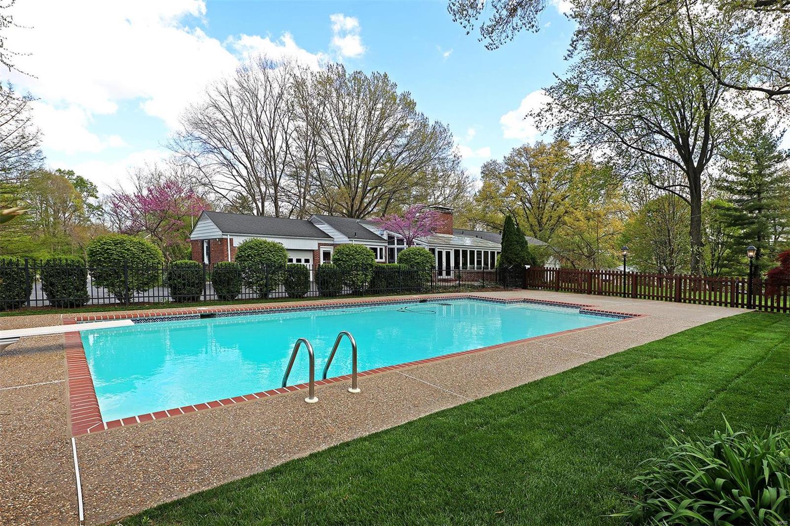 33 Lynnbrook Road St. Louis, MO 63131 - Photo 3 of 31 Gallery Image 3
