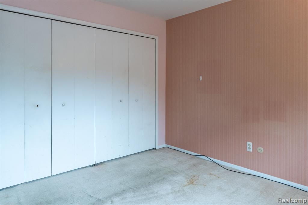 23165 Farmington Road Farmington, MI 48336 - Photo 25 of 31 Gallery Image 25