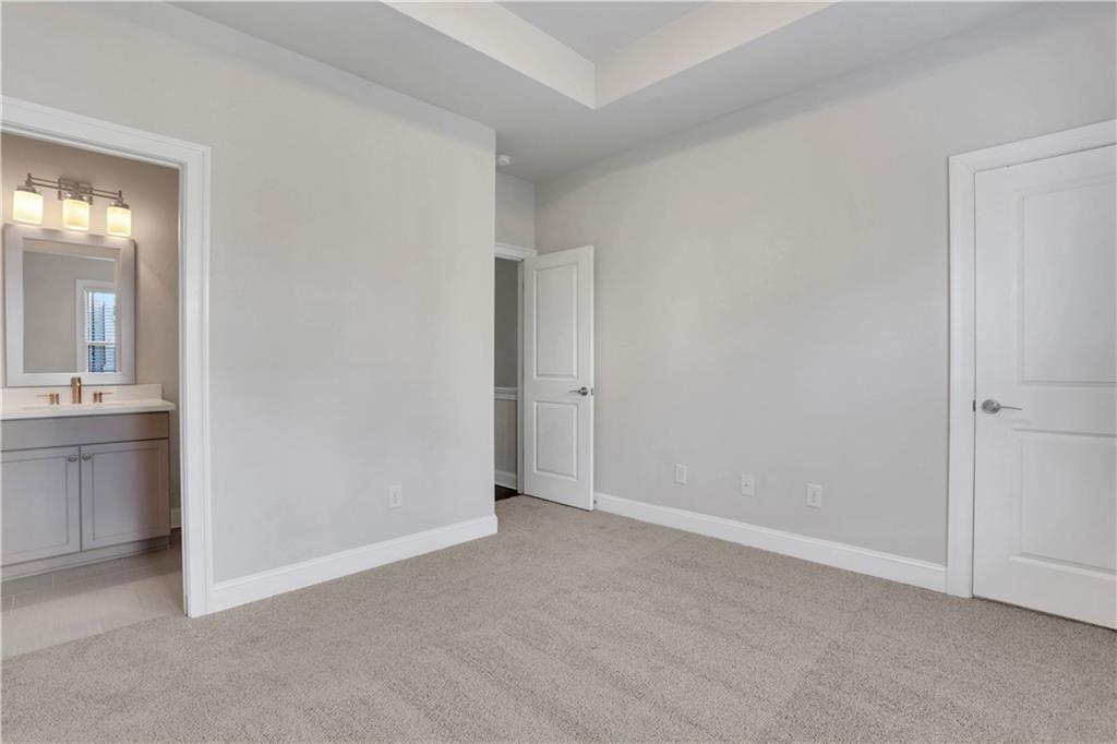 4103 Township Parkway Atlanta, GA 30342 - Photo 21 of 42 an empty room with a bathroom