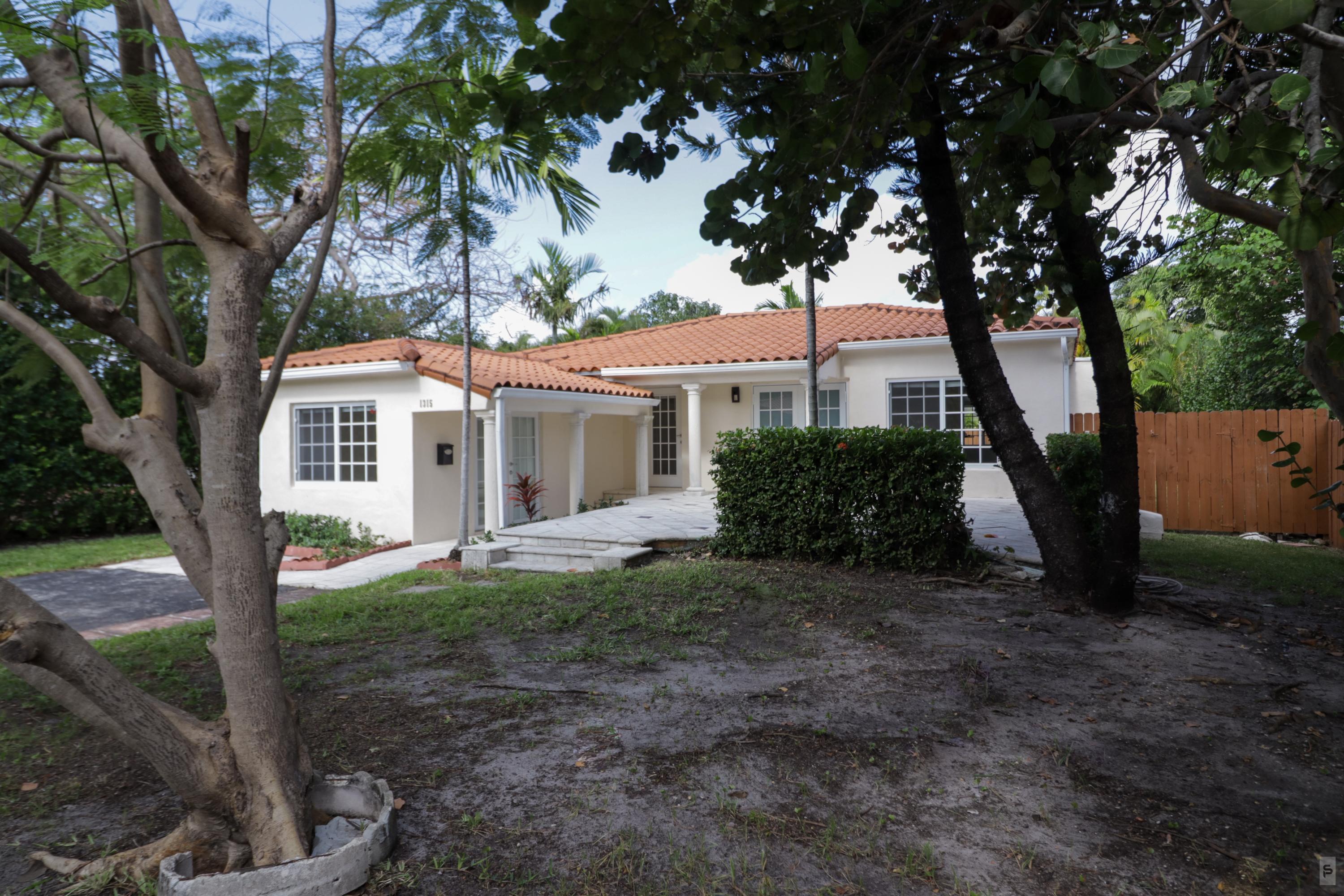 1315 South Biscayne Point Road Miami Beach, FL 33141 - Photo 3 of 30 1EA8F1D9-225C-415E-A815-8CCFE36CA9A4