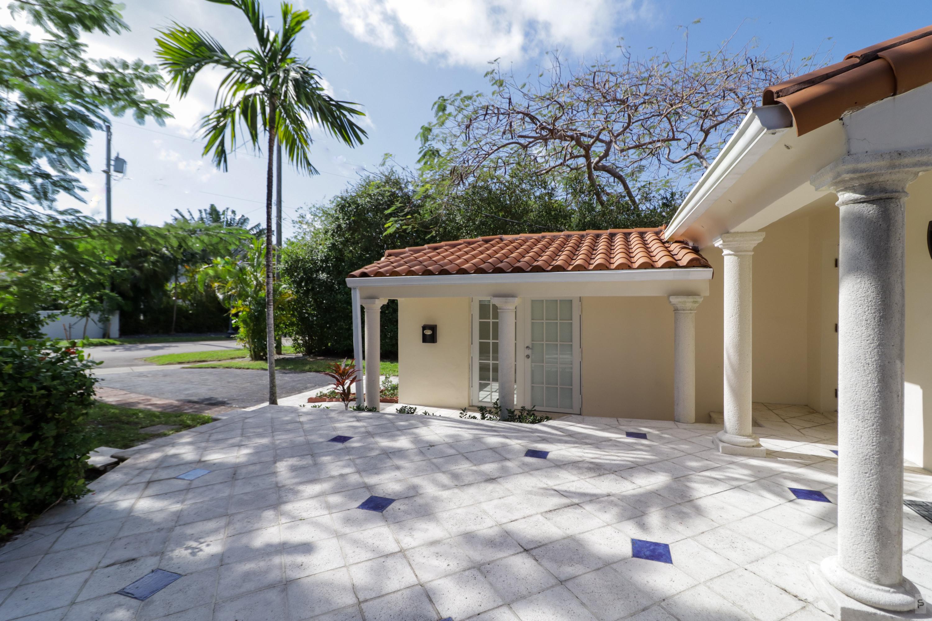 1315 South Biscayne Point Road Miami Beach, FL 33141 - Photo 5 of 30 D143DCEA-FD22-469E-83DB-91927AF9BF33