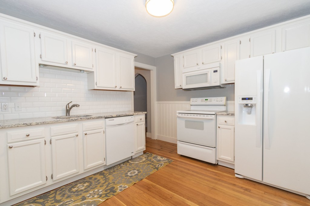 139 Powell Avenue Springfield, MA 01118 - Photo 3 of 8 Gallery Image 3