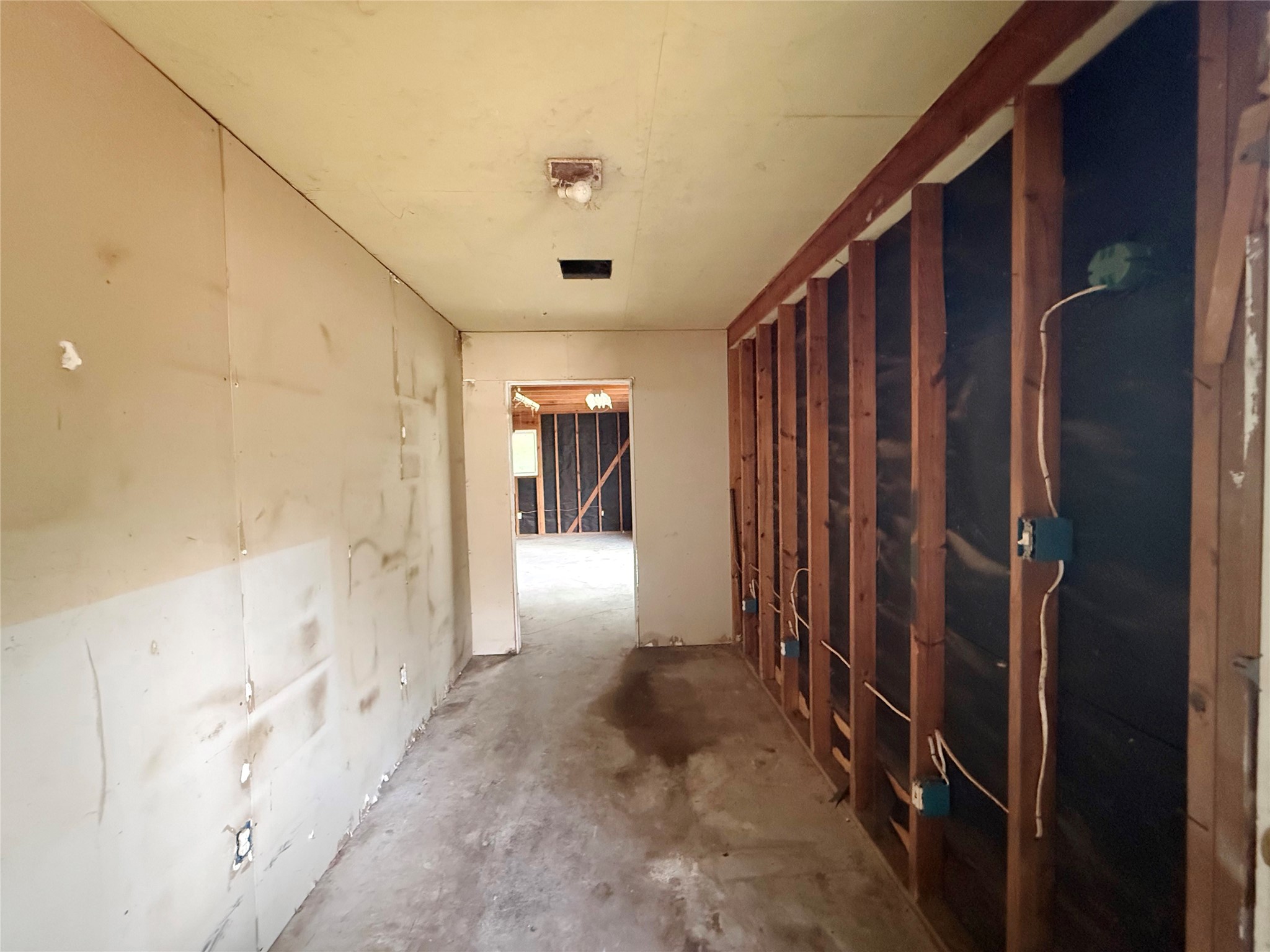 341 Maple Lane Conroe, TX 77304 - Photo 12 of 15