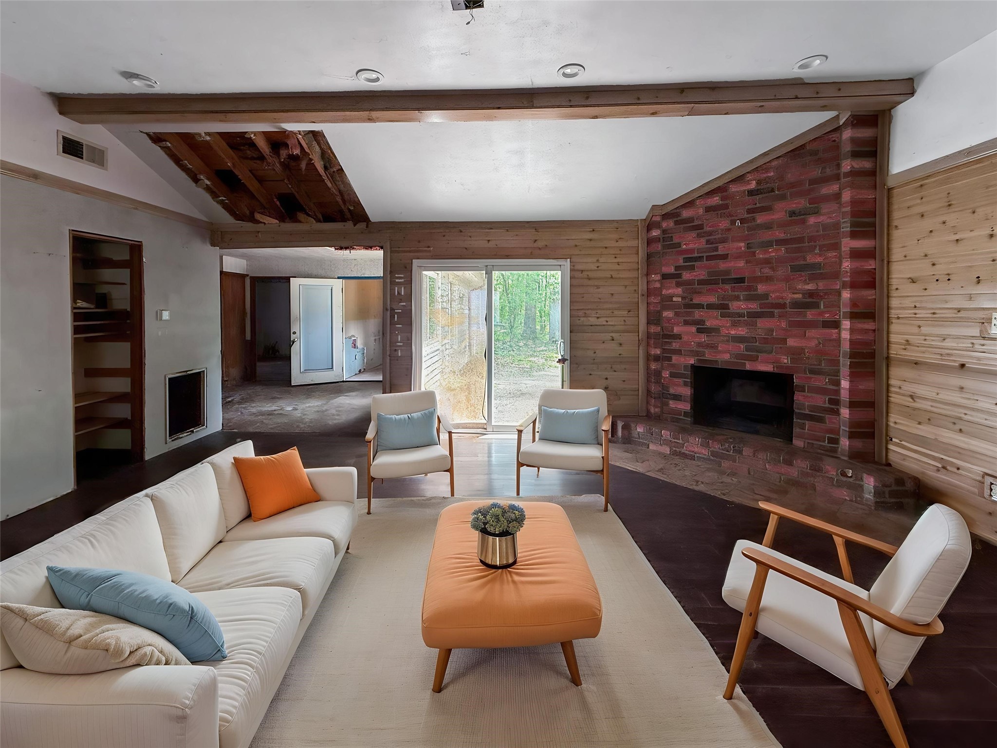 341 Maple Lane Conroe, TX 77304 - Photo 2 of 15 Virtually staged