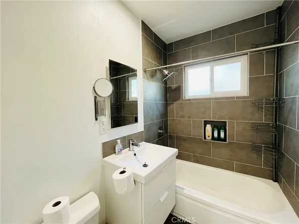 $2,595 | 3864 Inglewood Boulevard, Unit 2, Los Angeles, CA 90066