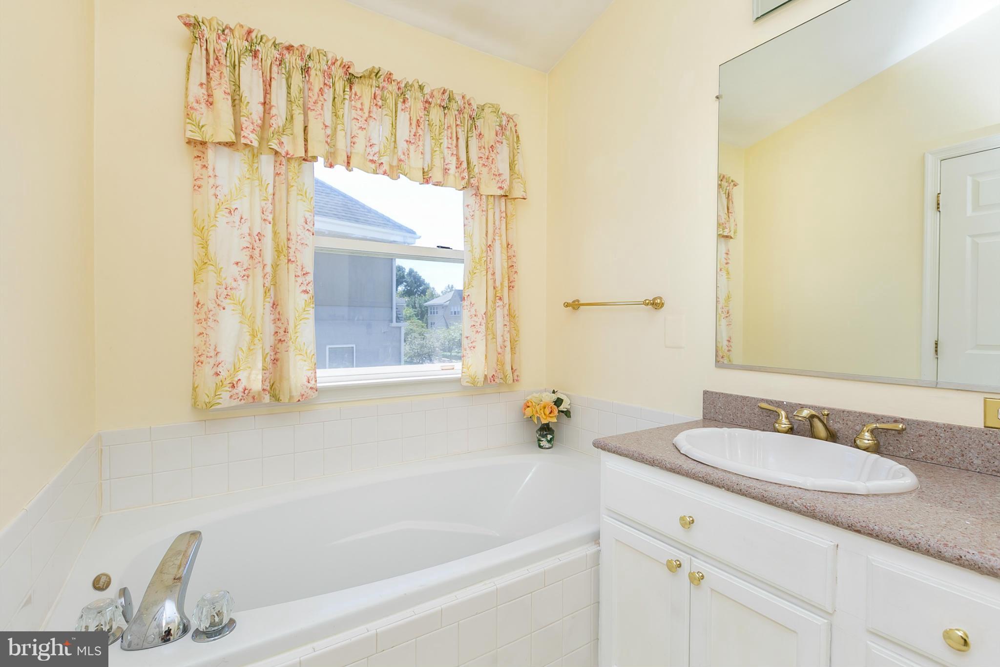 415 Chadford Road Baltimore, MD 21212 - Photo 22 of 30 Bath (Master)