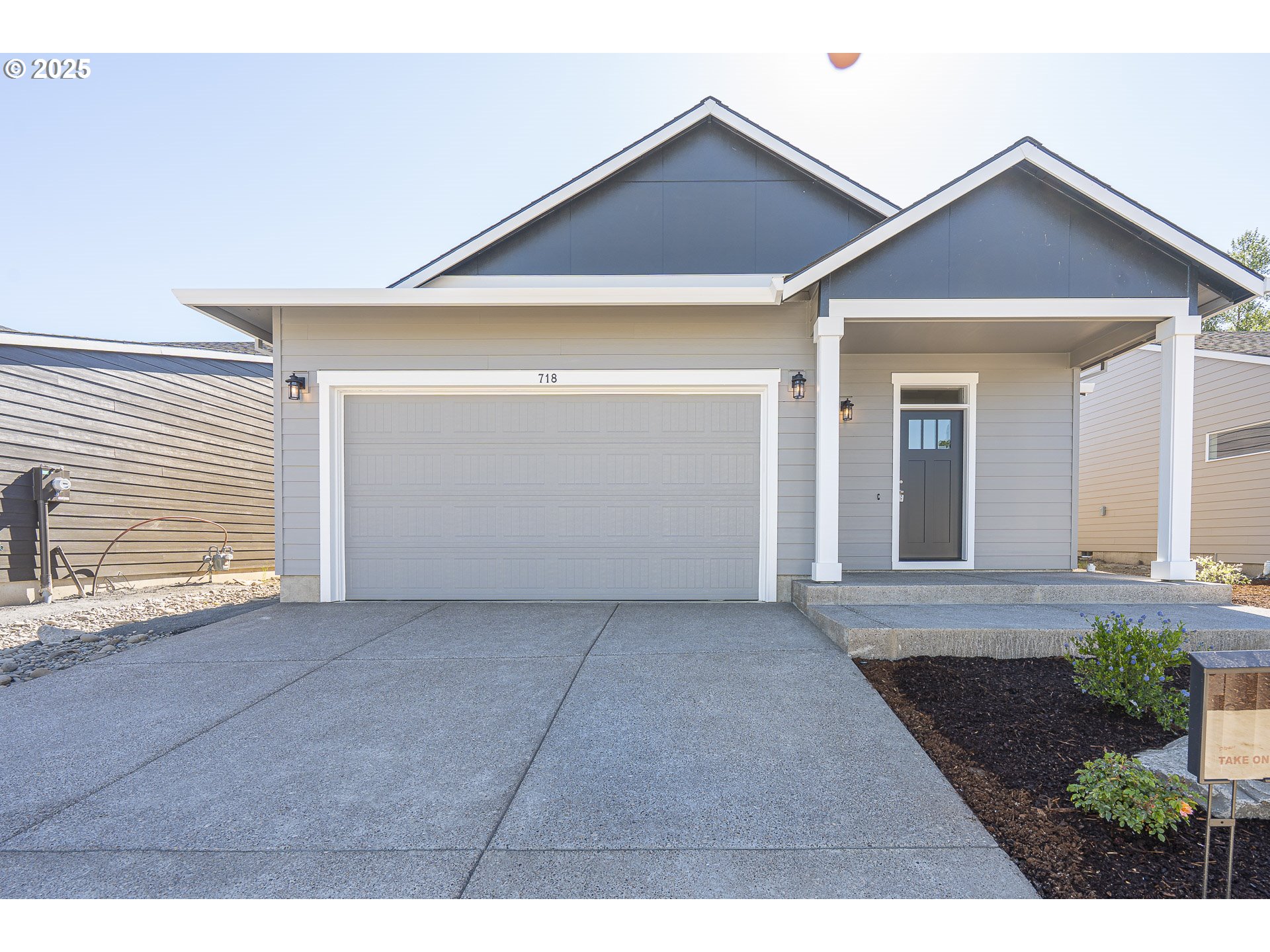 718 Tigerlily Street Silverton, OR 97381 - Photo 2 of 33
