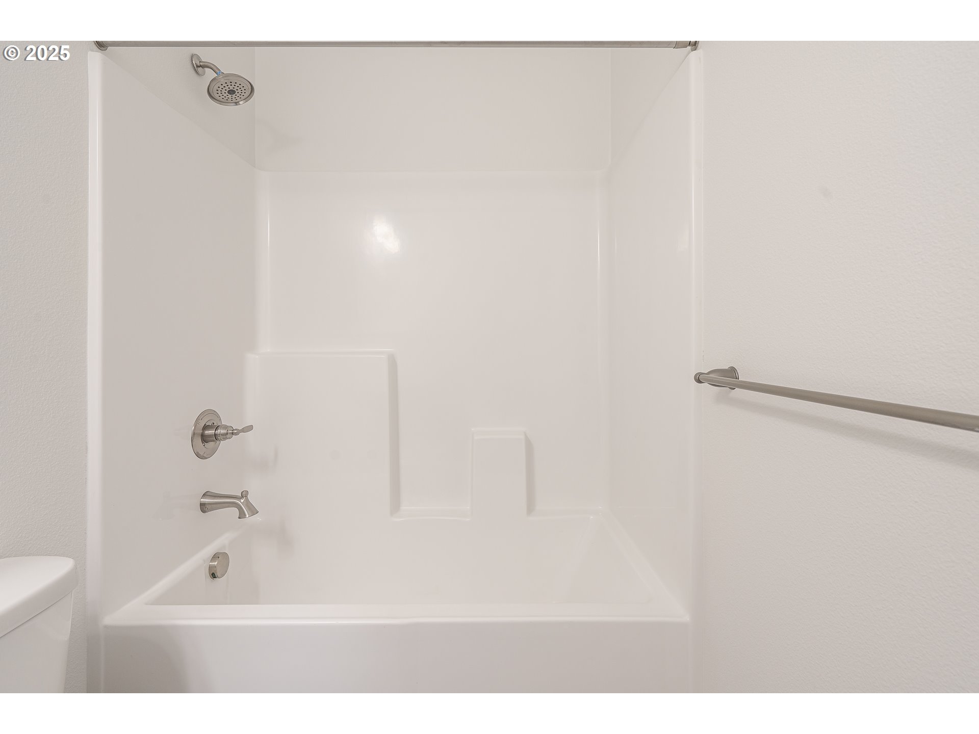 718 Tigerlily Street Silverton, OR 97381 - Photo 24 of 33