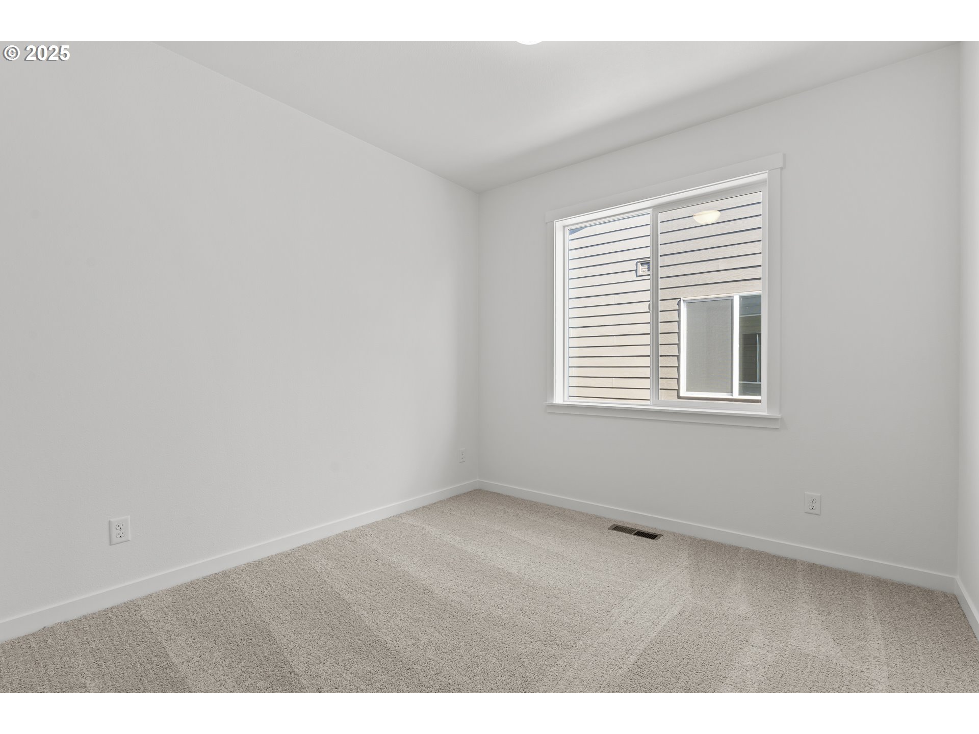 718 Tigerlily Street Silverton, OR 97381 - Photo 27 of 33