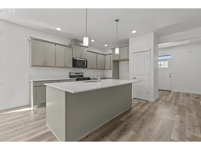 $539,900 | 718 Tigerlily Street, Silverton, OR 97381