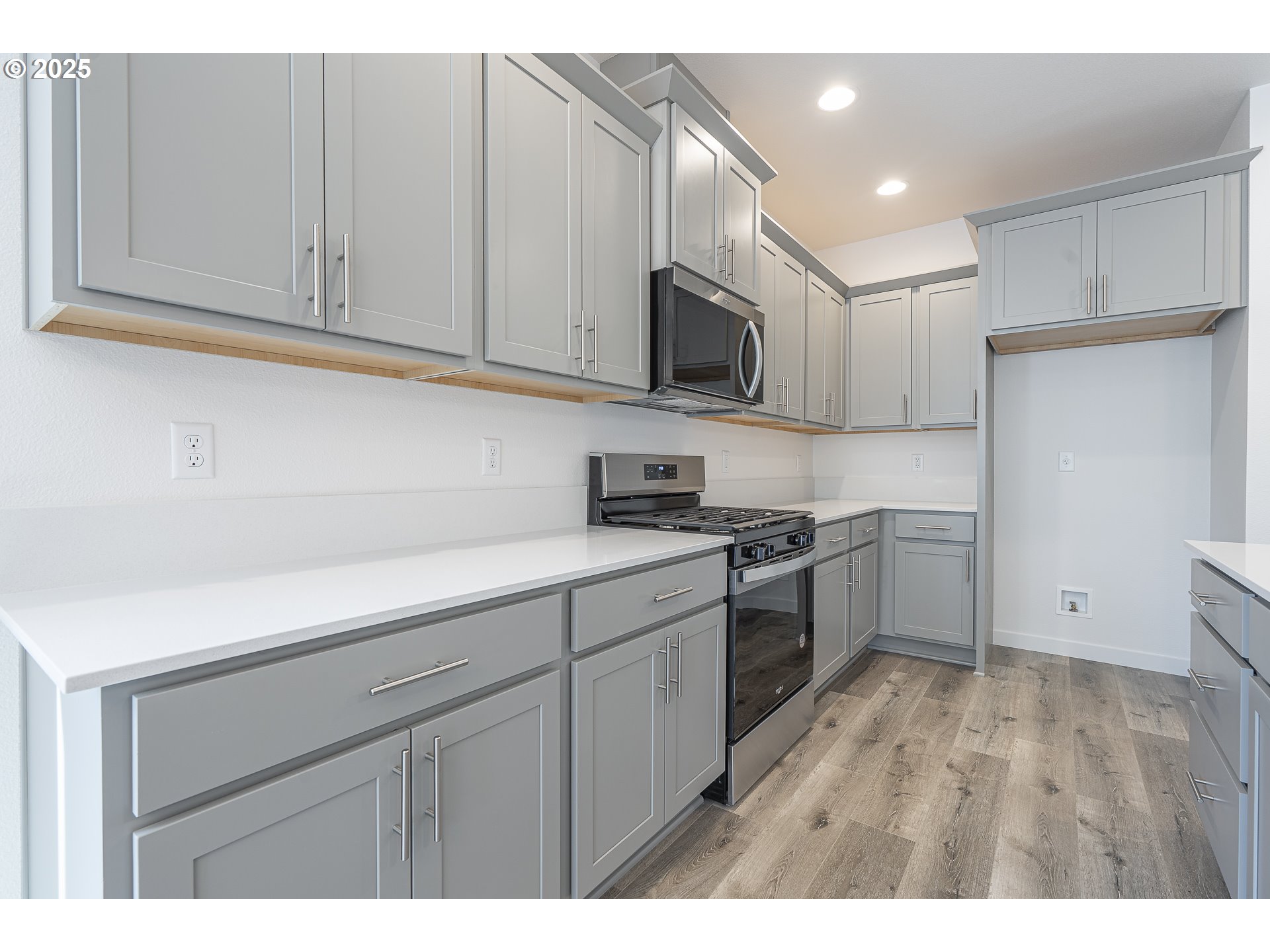 718 Tigerlily Street Silverton, OR 97381 - Photo 8 of 33