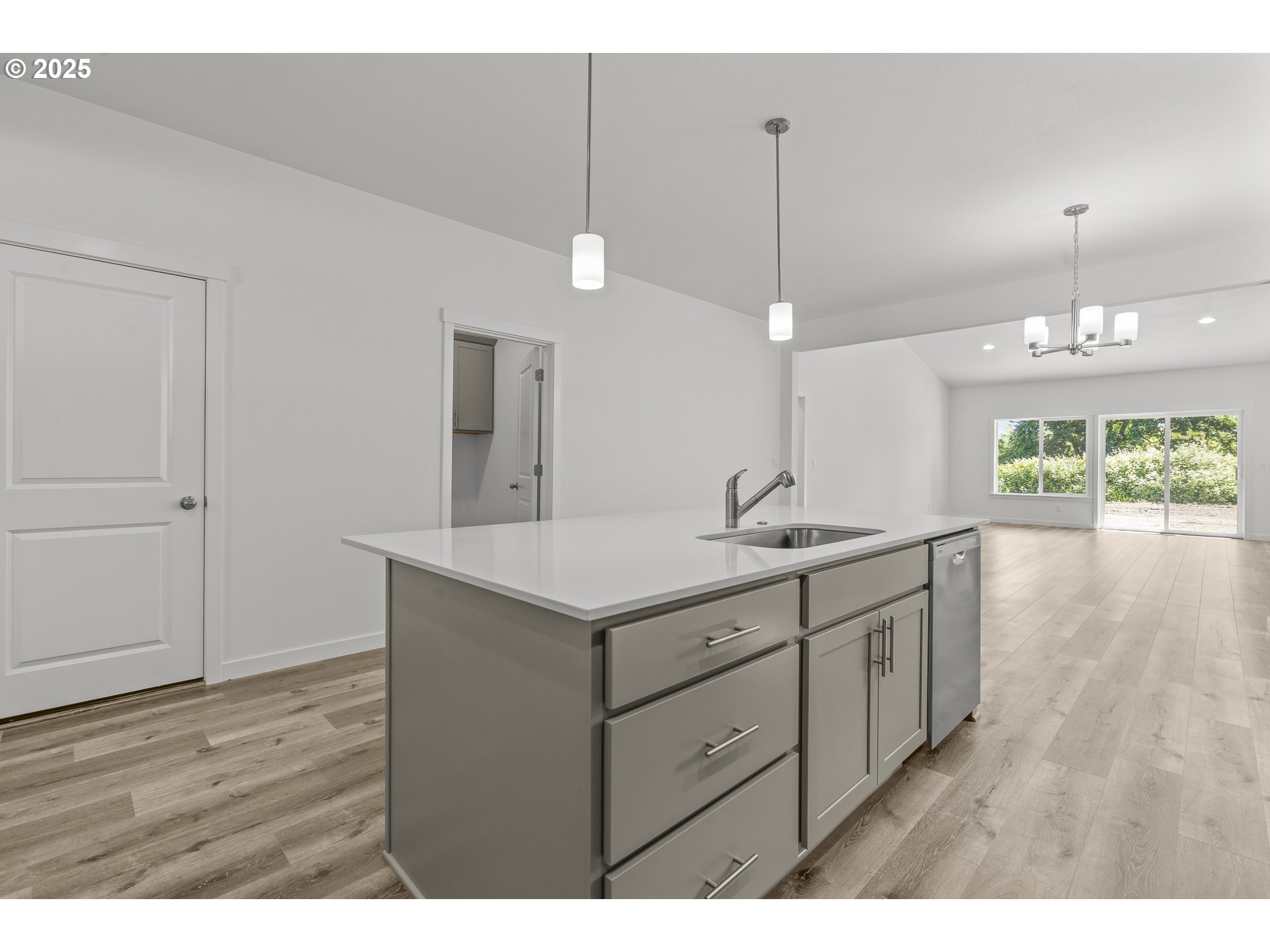 718 Tigerlily Street Silverton, OR 97381 - Photo 10 of 33