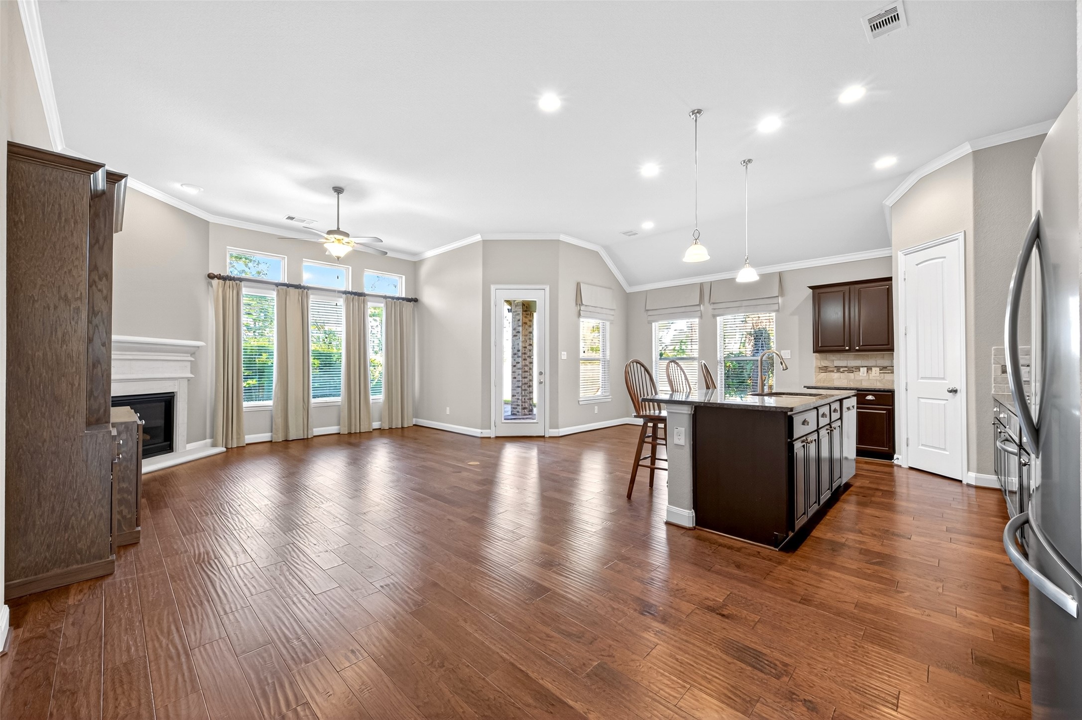 14 South Sawbridge Circle Spring, TX 77389 - Photo 9 of 45