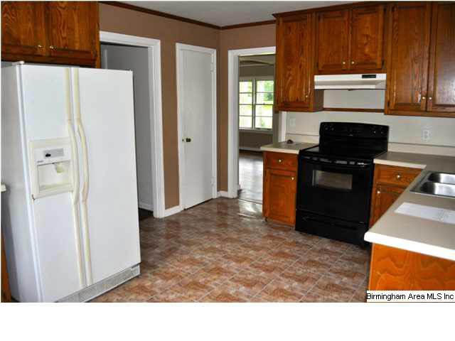 828 Martinwood Road Birmingham, AL 35235 - Photo 3 of 24