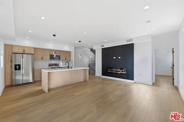 $5,650 | 13600 Burbank Boulevard, Sherman Oaks, CA 91401