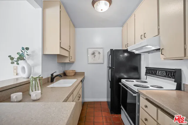 $615,000 | 7777 West 91st Street, Unit B3160, Playa del Rey, CA 90293