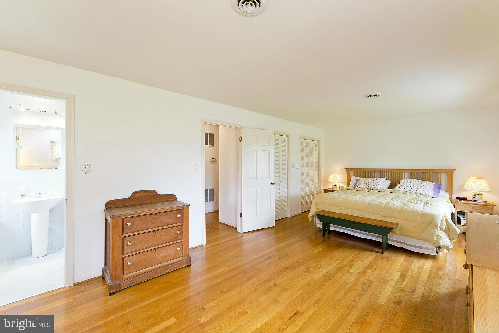 320 Ridge Avenue Winchester, VA 22601 - Photo 17 of 22 Bedroom (Master)