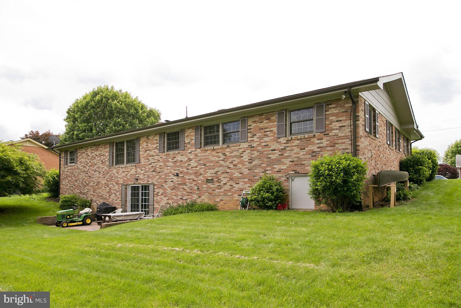 320 Ridge Avenue Winchester, VA 22601 - Photo 3 of 22 Exterior (Rear)