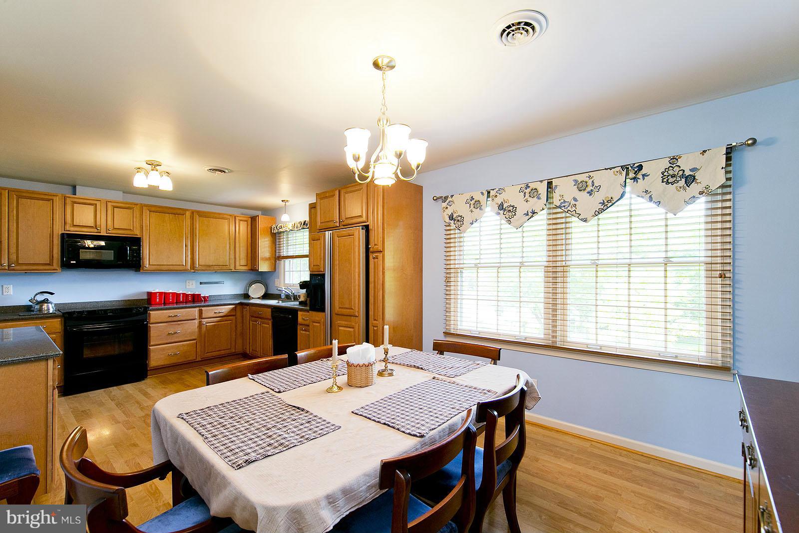 320 Ridge Avenue Winchester, VA 22601 - Photo 7 of 22 Dining Room