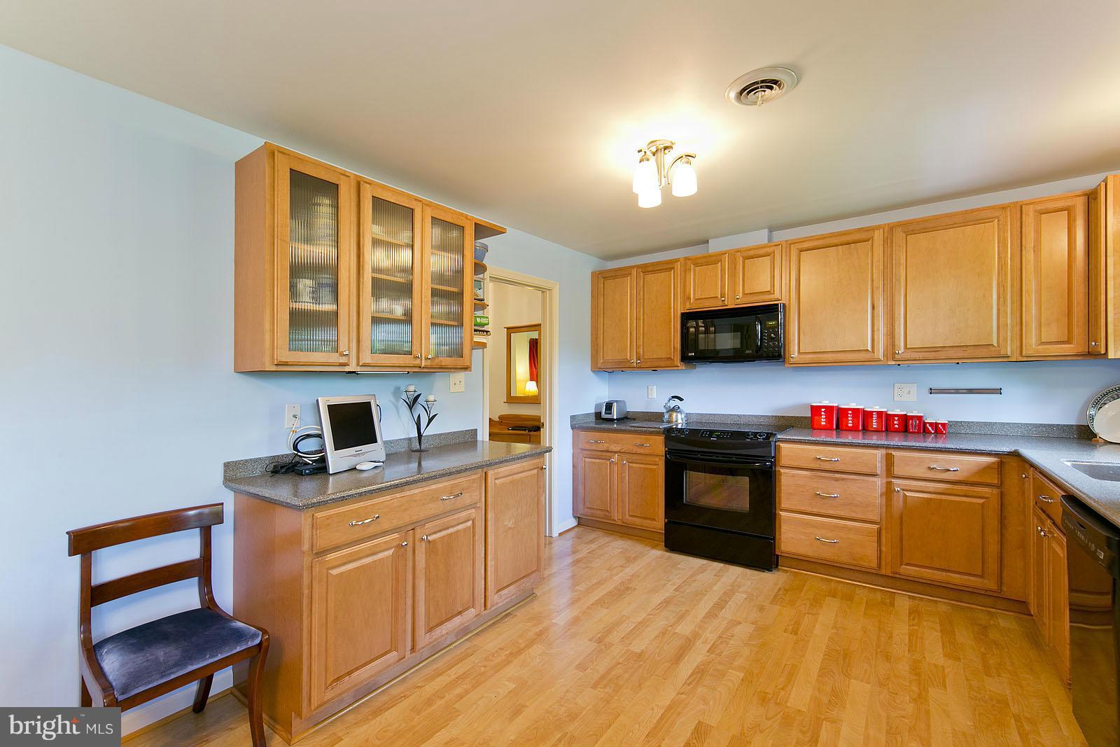 320 Ridge Avenue Winchester, VA 22601 - Photo 9 of 22 Kitchen