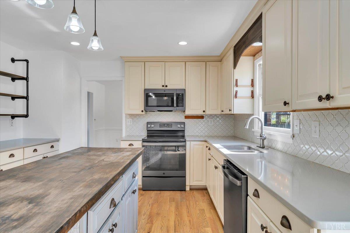 229 Queen Regent Court Blue Ridge, VA 24064 - Photo 17 of 67