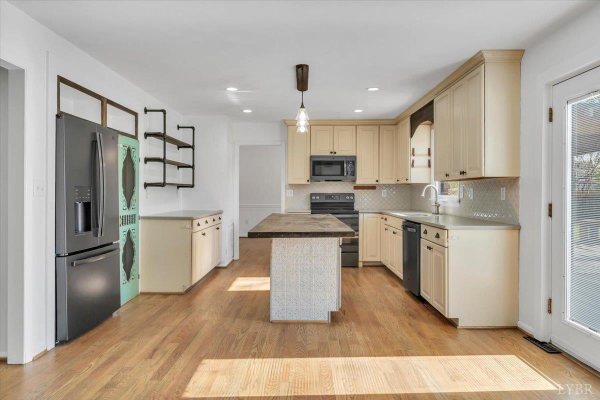 229 Queen Regent Court Blue Ridge, VA 24064 - Photo 18 of 67