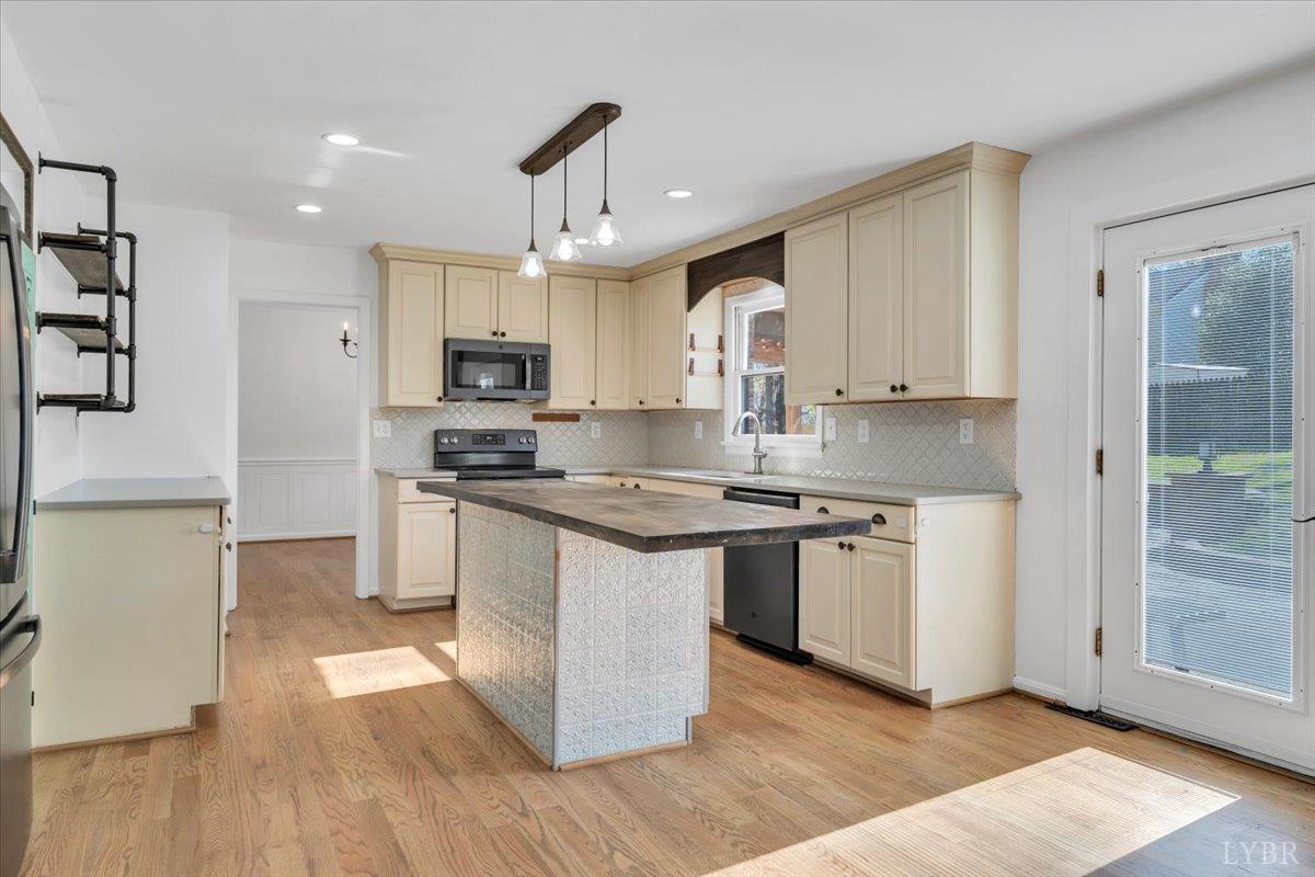 229 Queen Regent Court Blue Ridge, VA 24064 - Photo 20 of 67