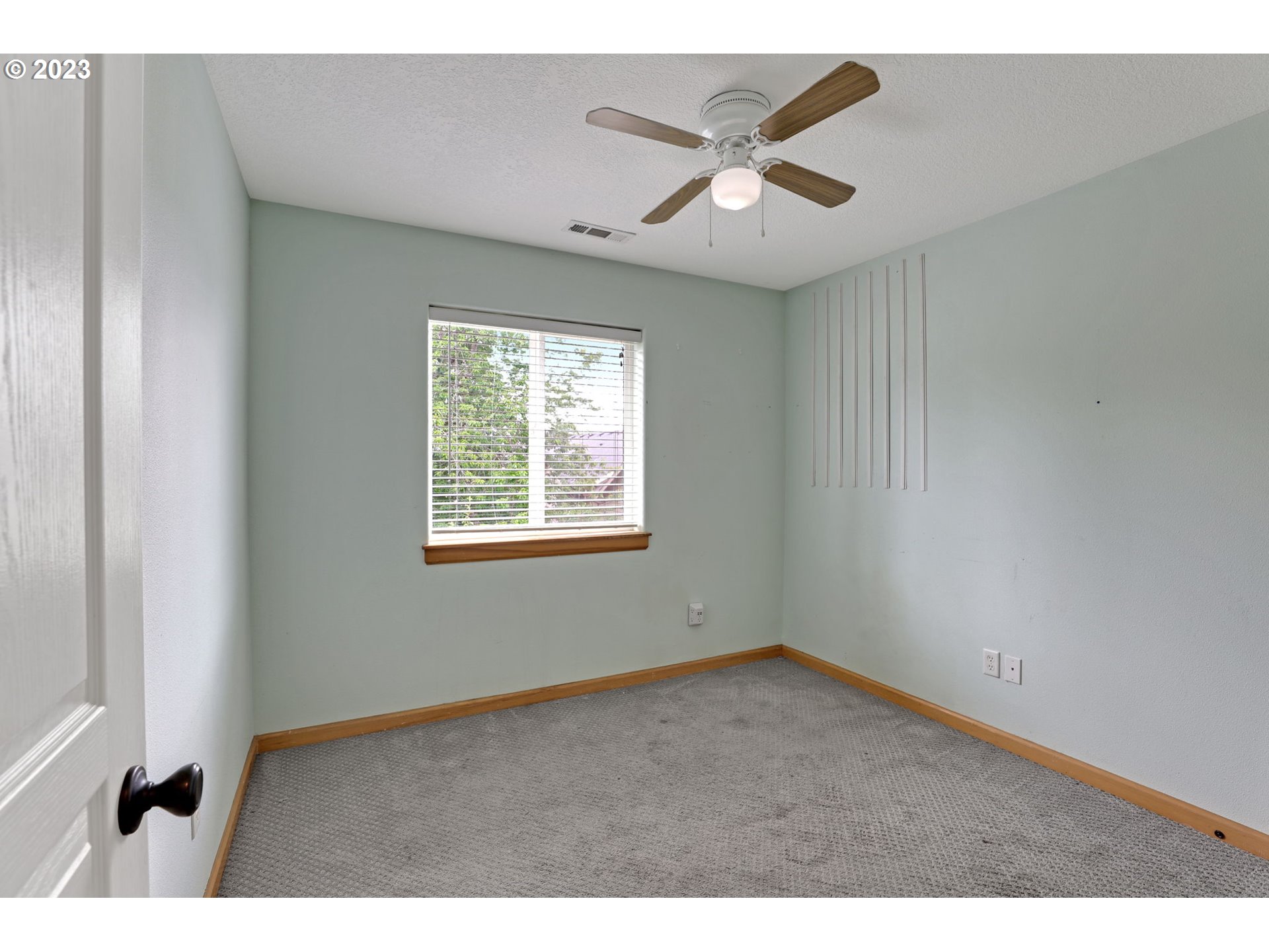 38909 Sandy Heights Street Sandy, OR 97055 - Photo 25 of 33 an empty room with a window