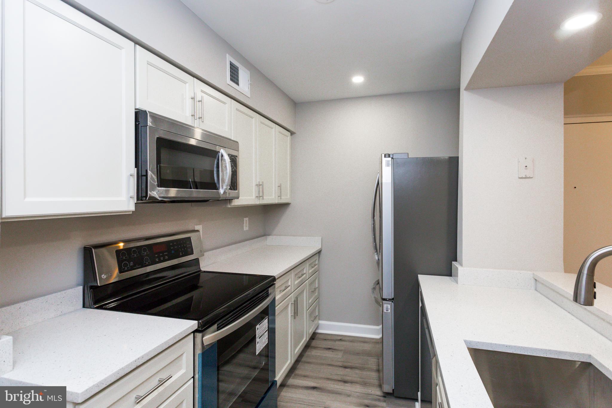5812 Royal Ridge Drive, Unit T Springfield, VA 22152 - Photo 8 of 24