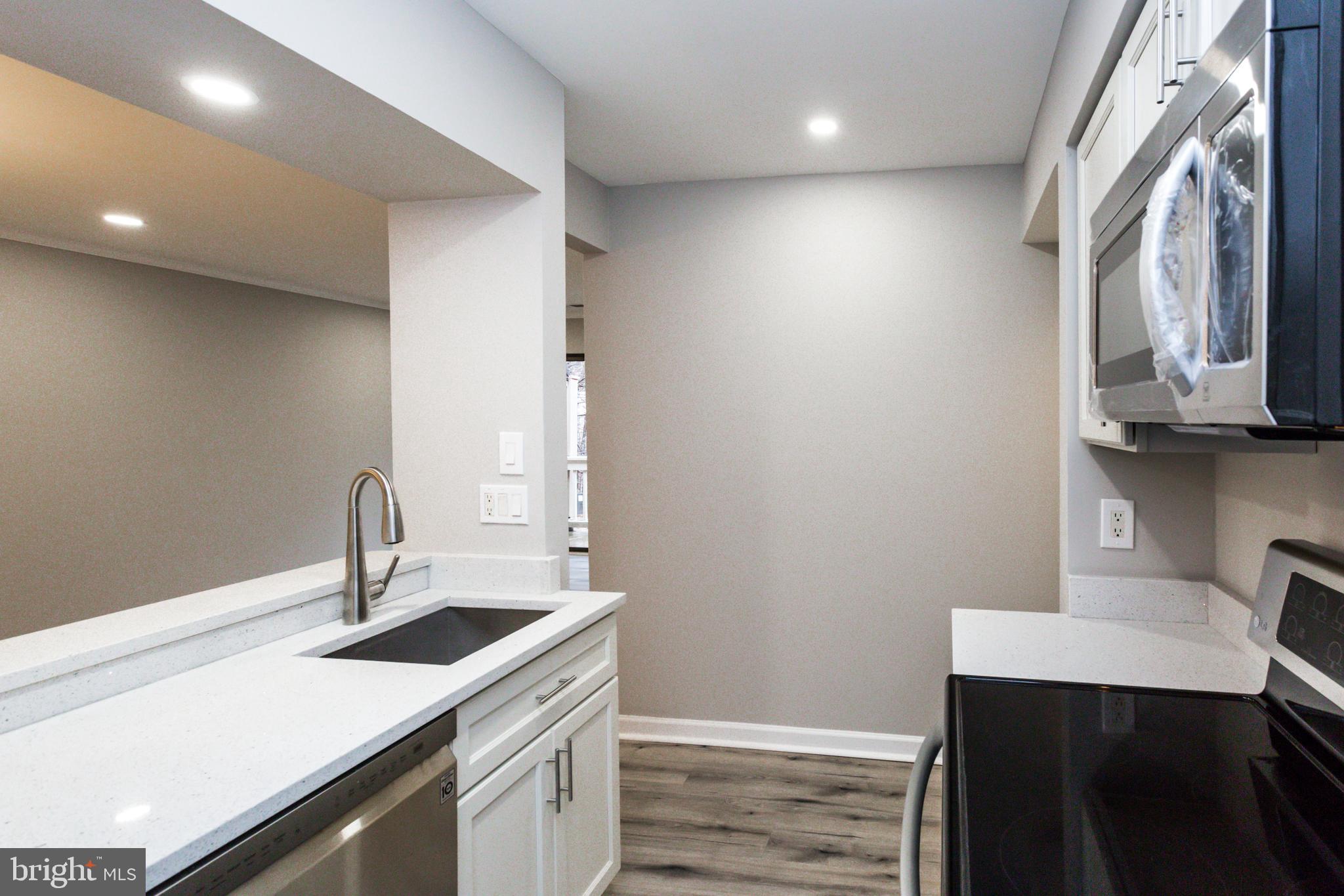 5812 Royal Ridge Drive, Unit T Springfield, VA 22152 - Photo 9 of 24