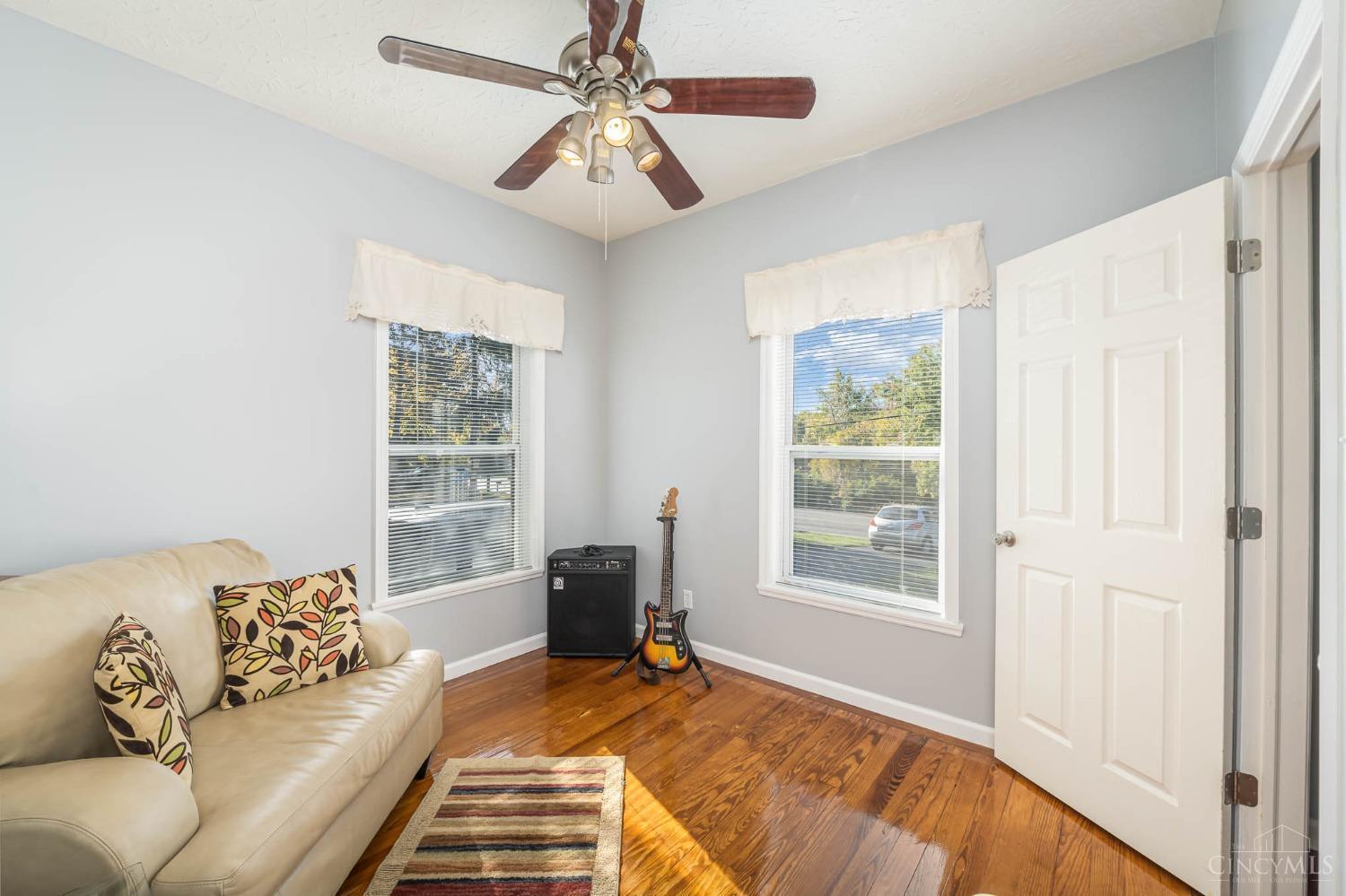 2886 Compton Road Cincinnati, OH 45251 - Photo 12 of 35