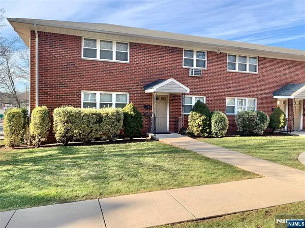 $1,750 | 139 West Englewood Avenue, Unit 1A, Teaneck, NJ 07666