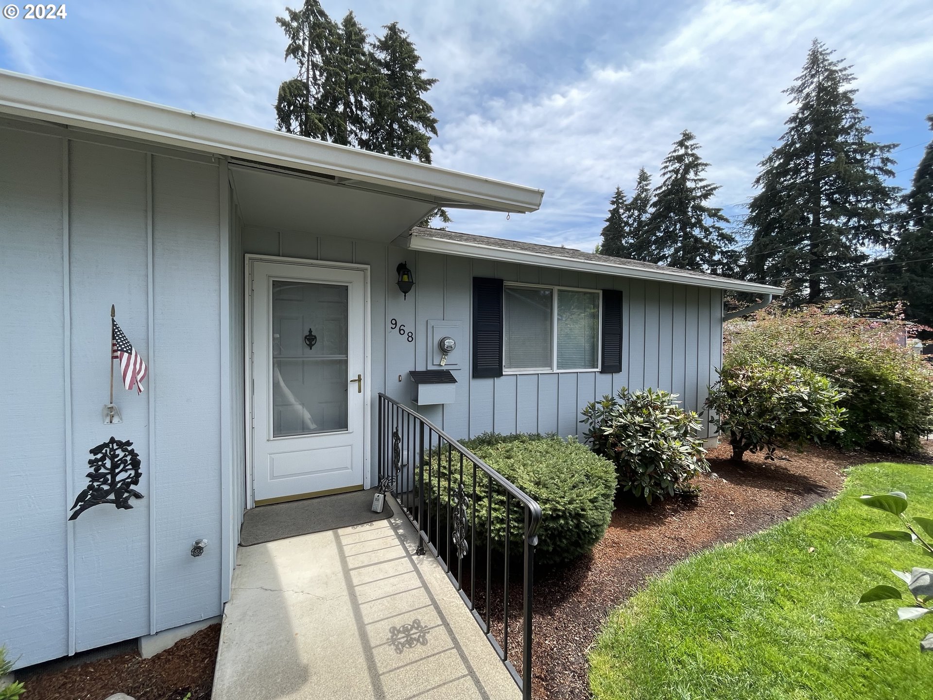 968 West L Street Springfield, OR 97477 - Photo 1 of 21