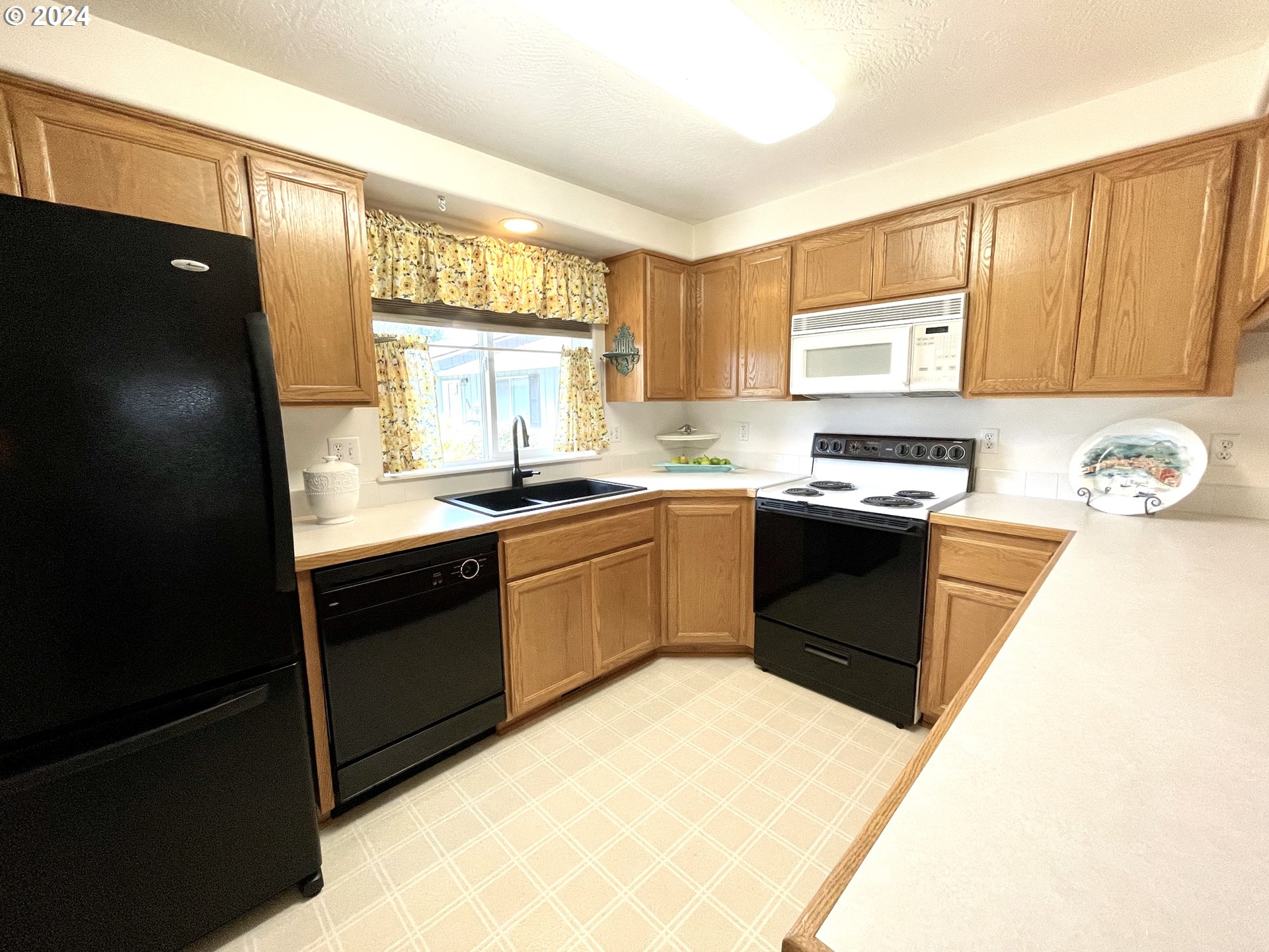 968 West L Street Springfield, OR 97477 - Photo 3 of 21 a kitchen with a stove a sink and a microwave