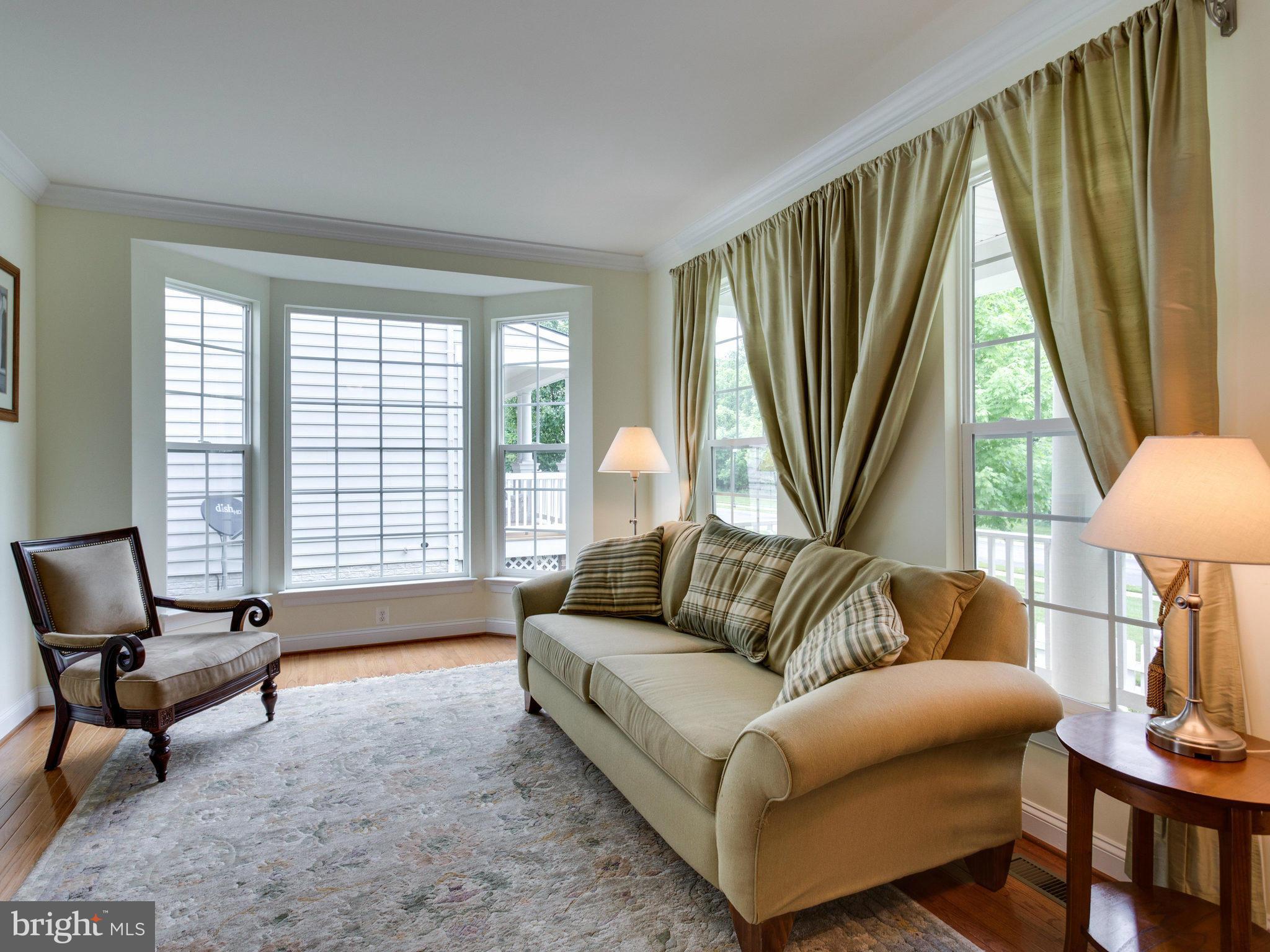 23150 Persimmon Ridge Road Clarksburg, MD 20871 - Photo 6 of 30 Living Room