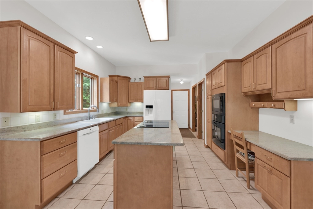 54 Shoreline Drive Ware, MA 01082 - Photo 14 of 40