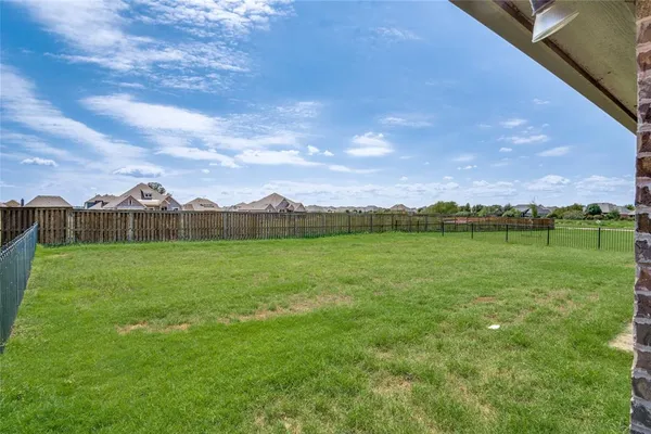 $2,595 | 302 Oar Wood Drive, Granbury, TX 76049