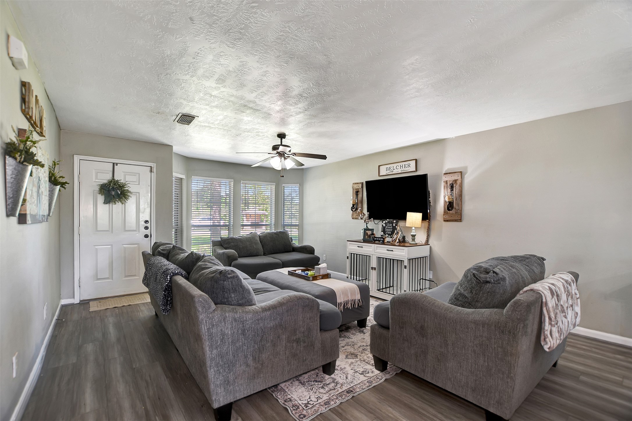 25401 Hunting Trail Magnolia, TX 77355 - Photo 9 of 42 a living room with furniture and a flat screen tv