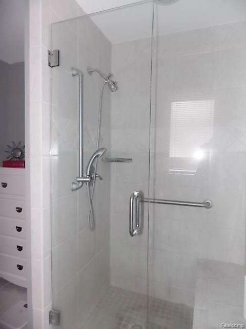 855 Snowmass Drive Rochester, MI 48309 - Photo 16 of 32 New Master Shower