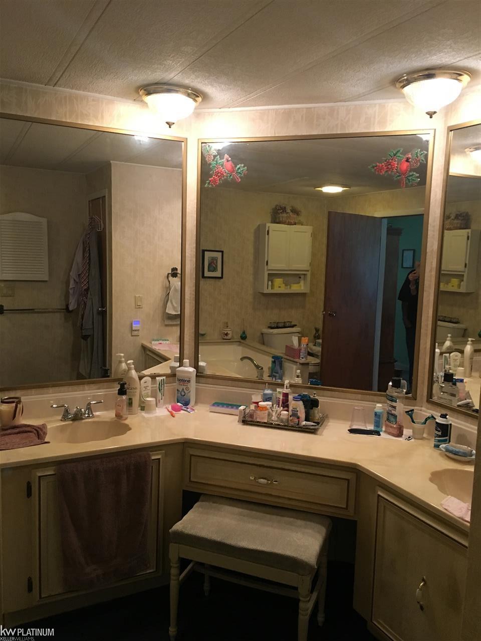7949 Lakeshore Road Lexington, MI 48450 - Photo 17 of 24 31360124-16.JPG