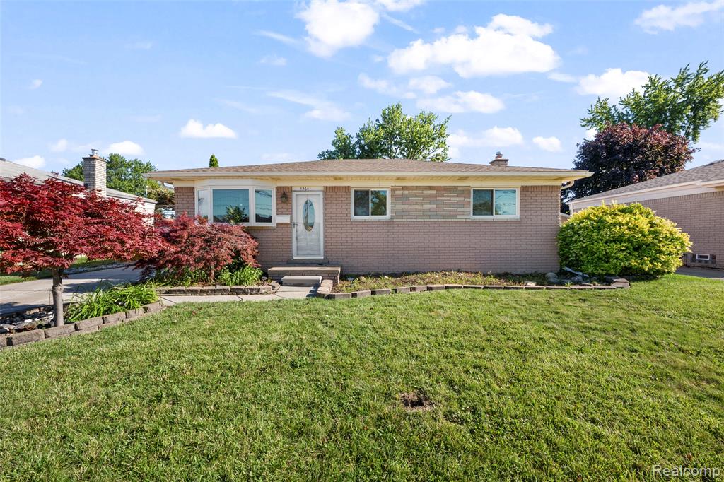 15641 Common Road Roseville, MI 48066 - Photo 2 of 32